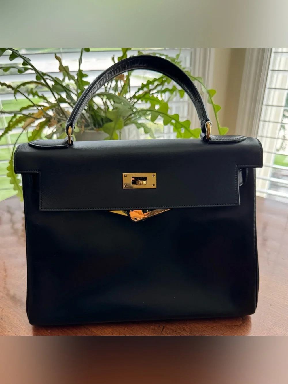 Hermes Kelly 28 Retourne | Top Handle Handbag | Black Box Calf | Vintage 1976